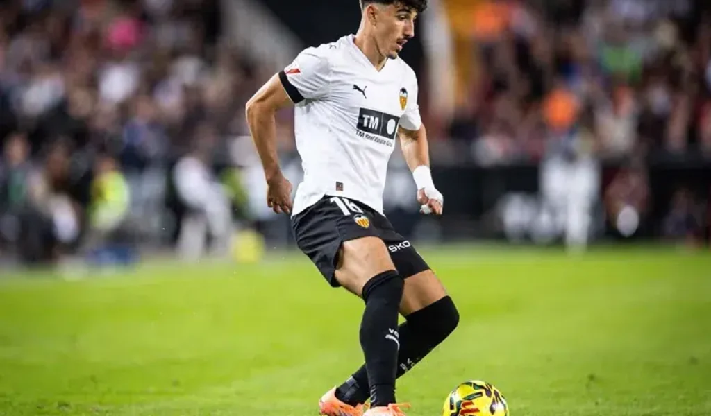 Pronósticos de Fútbol Hoy 04/12/2025 — Mejores Tips, Cuotas y Tipsters para Apuestas