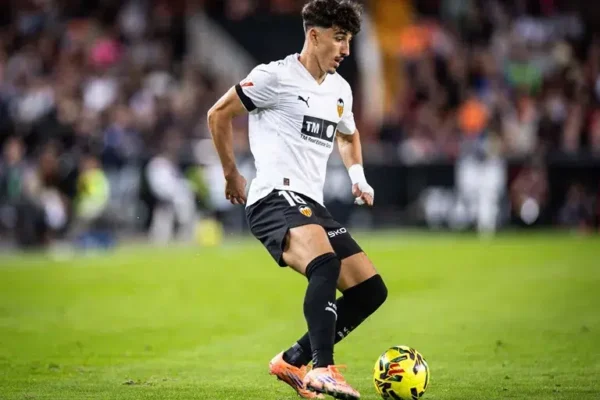 Pronósticos de Fútbol Hoy 04/12/2025 — Mejores Tips, Cuotas y Tipsters para Apuestas